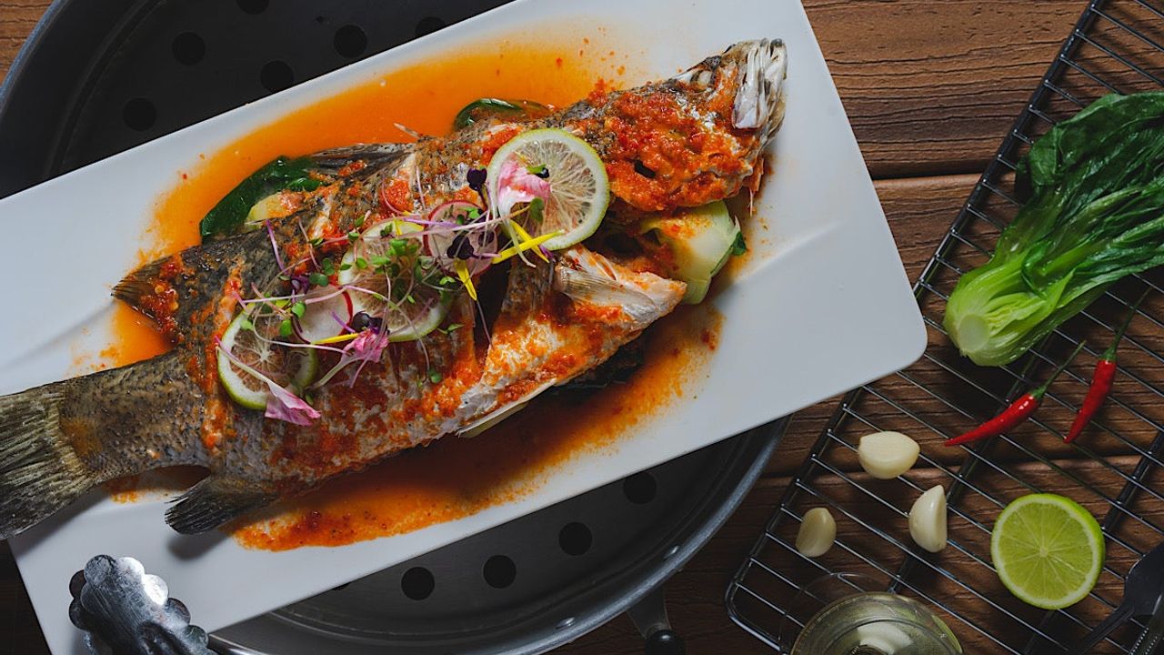 Steamed whole Barramundi with Chilli and Lime (Spicy)(GF)