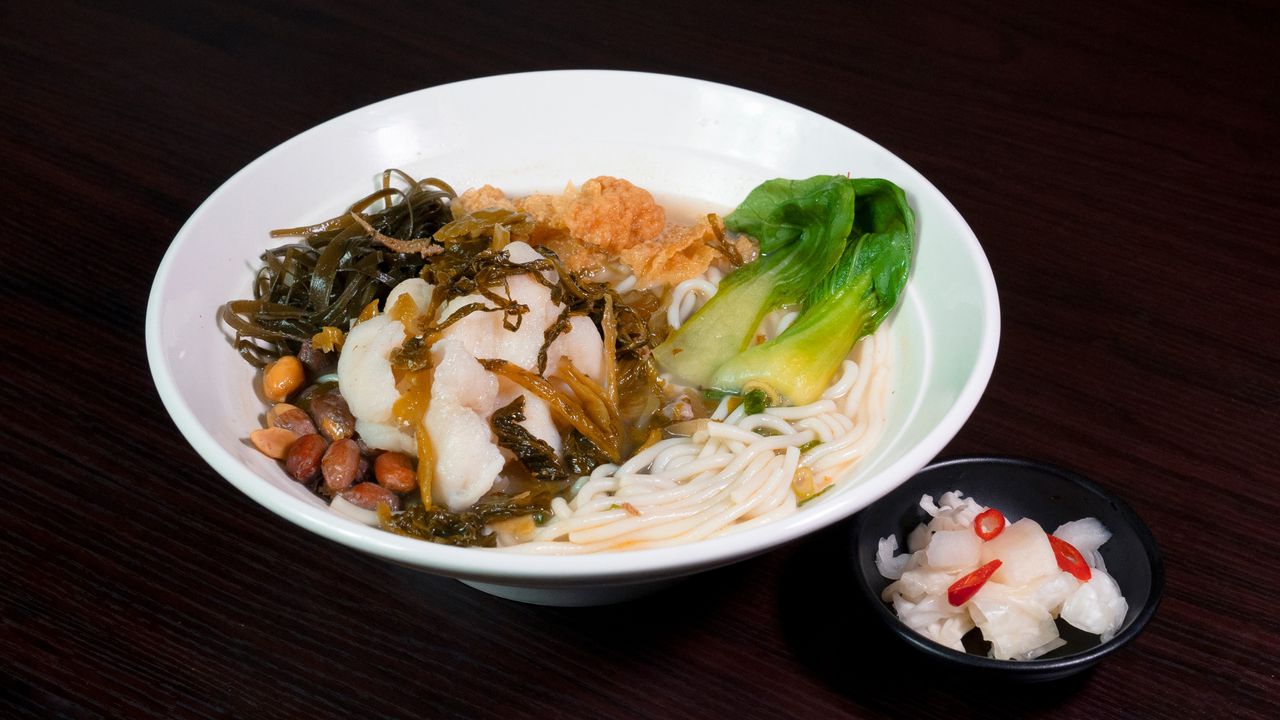 24. Pickled Cabbage Fish Fillet Rice Noodle in Soup / 酸菜魚片湯米粉