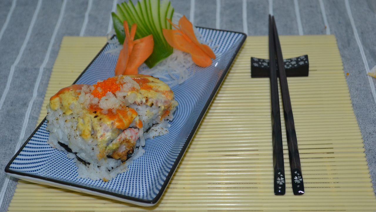 Sizzling Prawn Deluxe Roll (3pc)