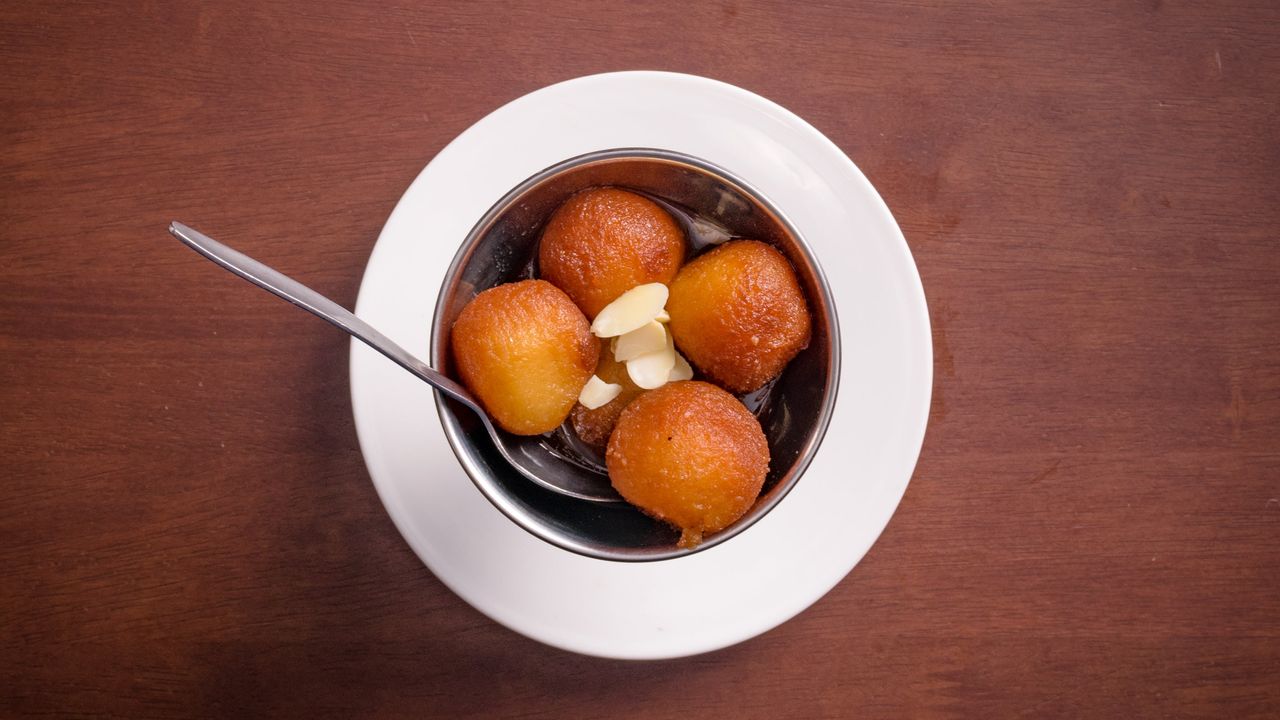 Gulab Jamun (6 Pieces)
