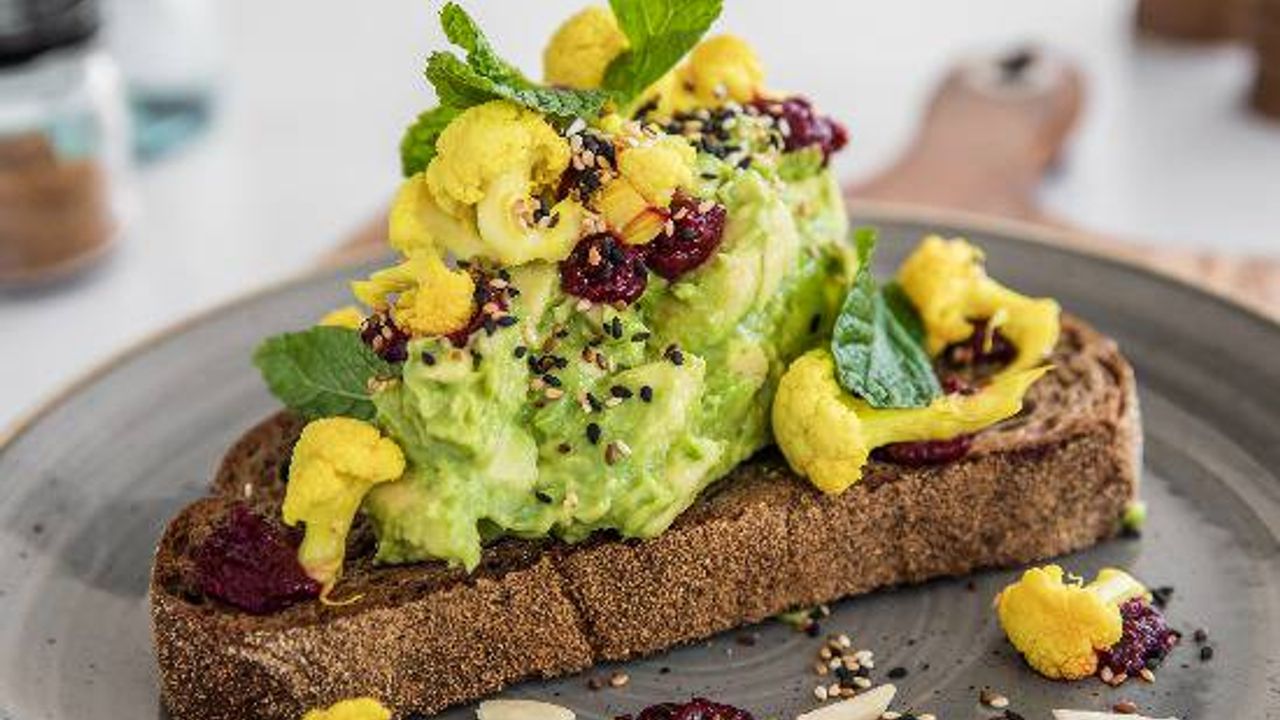 Smashed Avocado Toast VEGAN (No alterations)