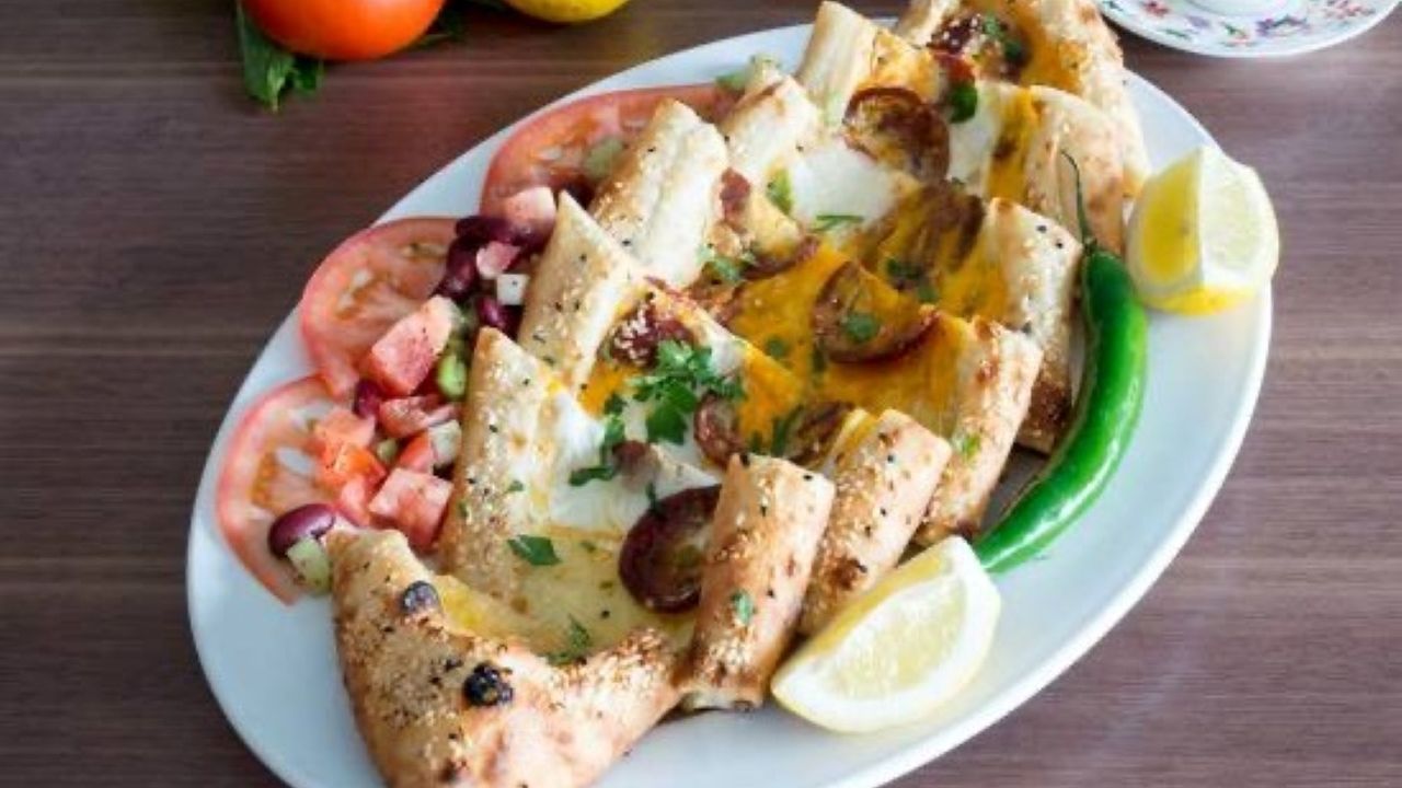 Sucuk Turkish Pide