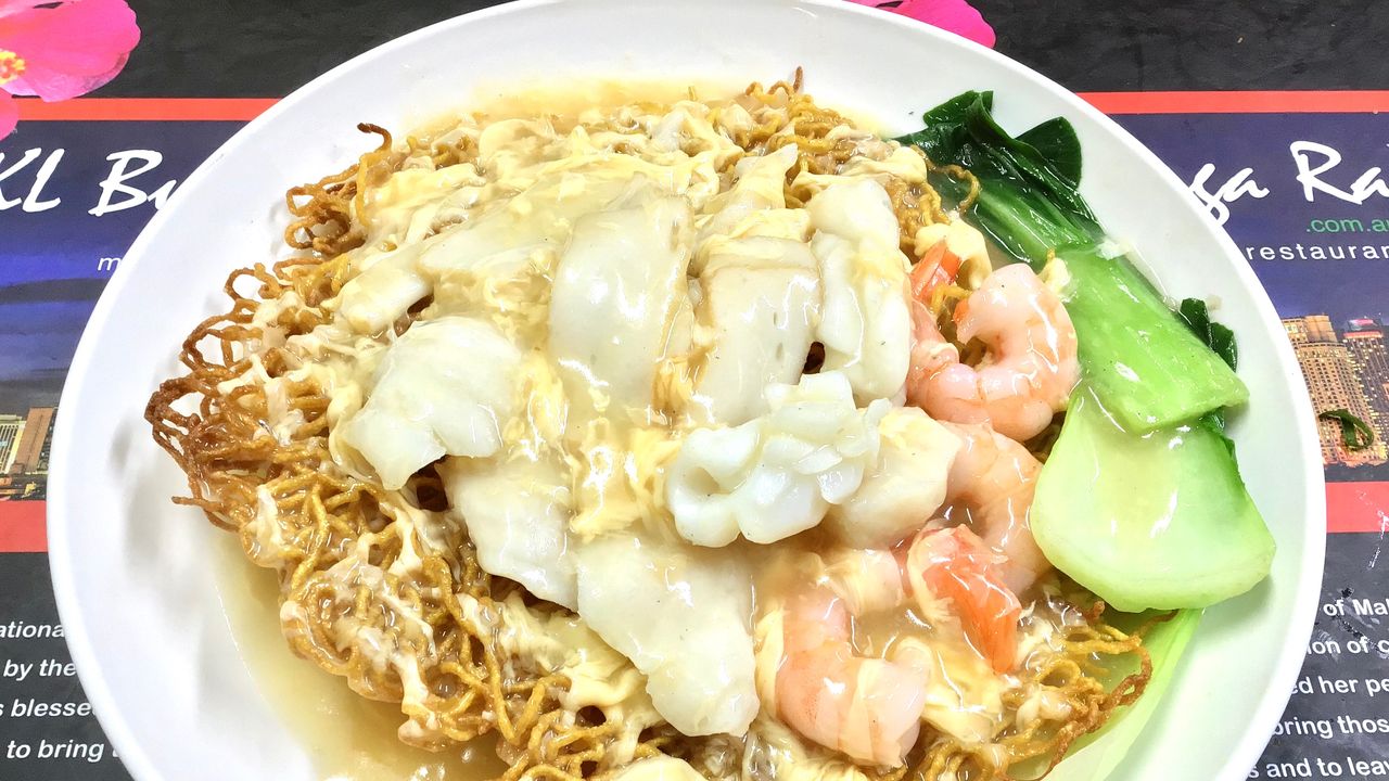 Seafood Crispy Noodle with Egg Sauce