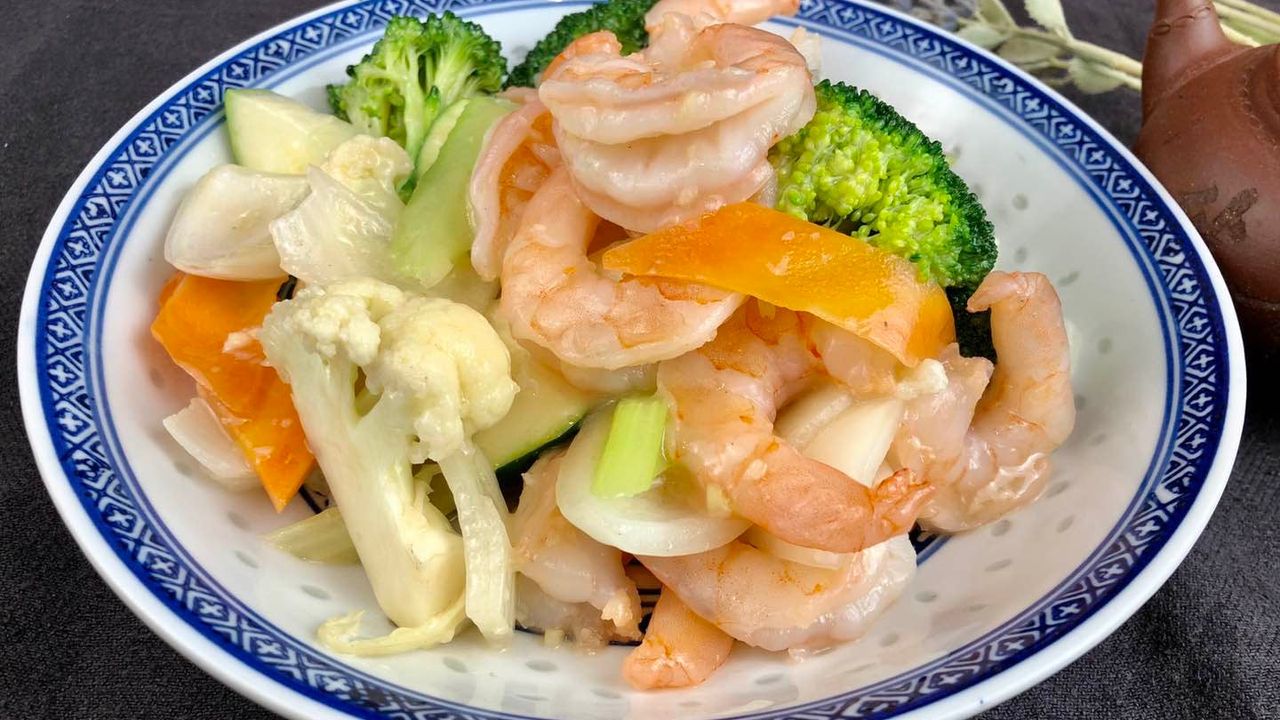 Stir Fried Prawns and Vegetables in Garlic Sauce