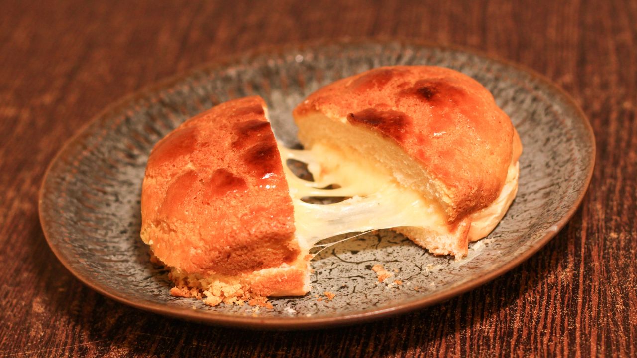 Pinapple Bun with Cheese