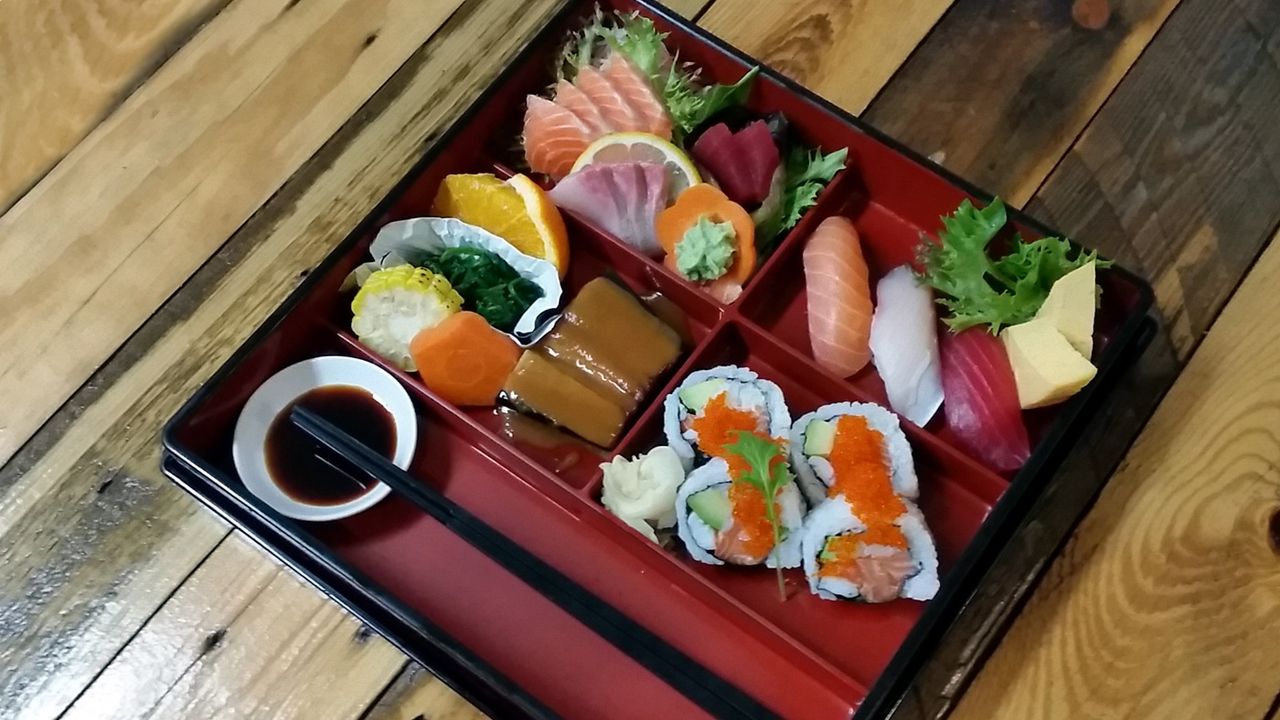31. Sushi & Sashimi Bento
