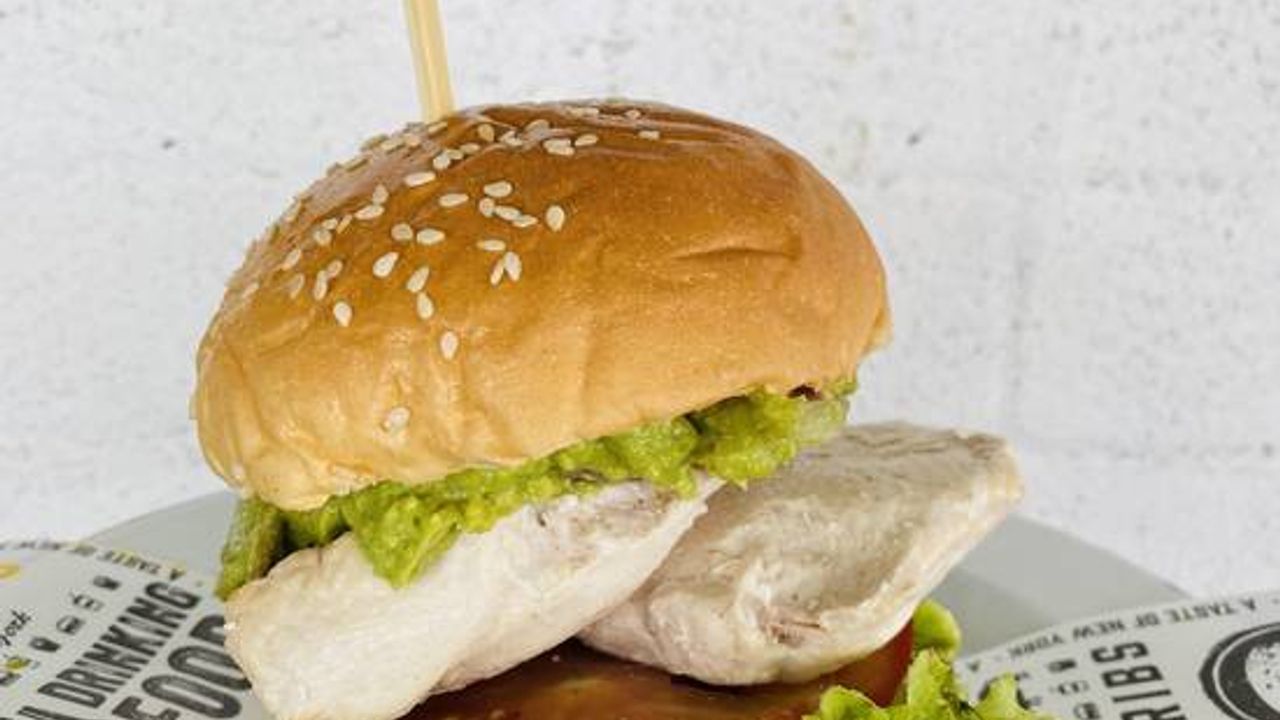 El Pollo Avocado Burger