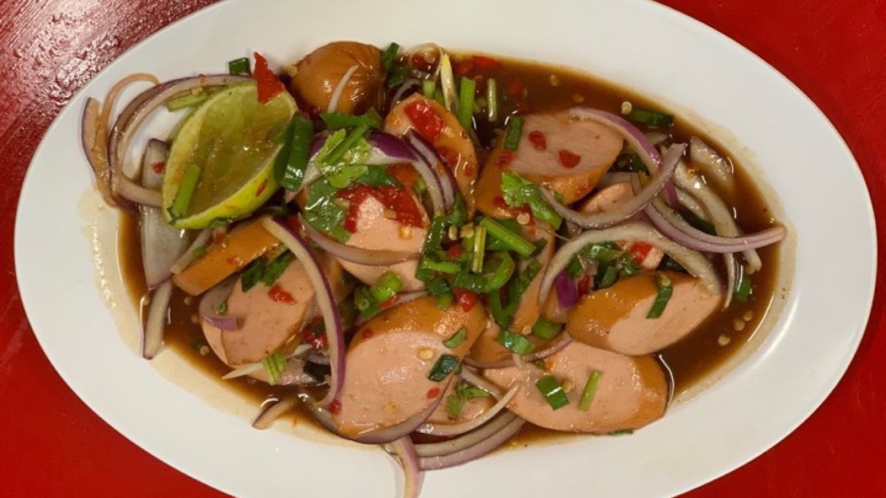 Fermented fish salad with sausage ยำปลาร้าไส้กรอก