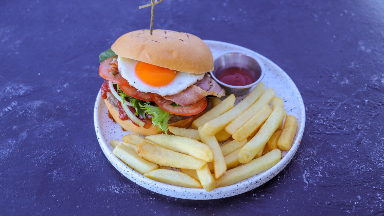 Classic Burger with Chips