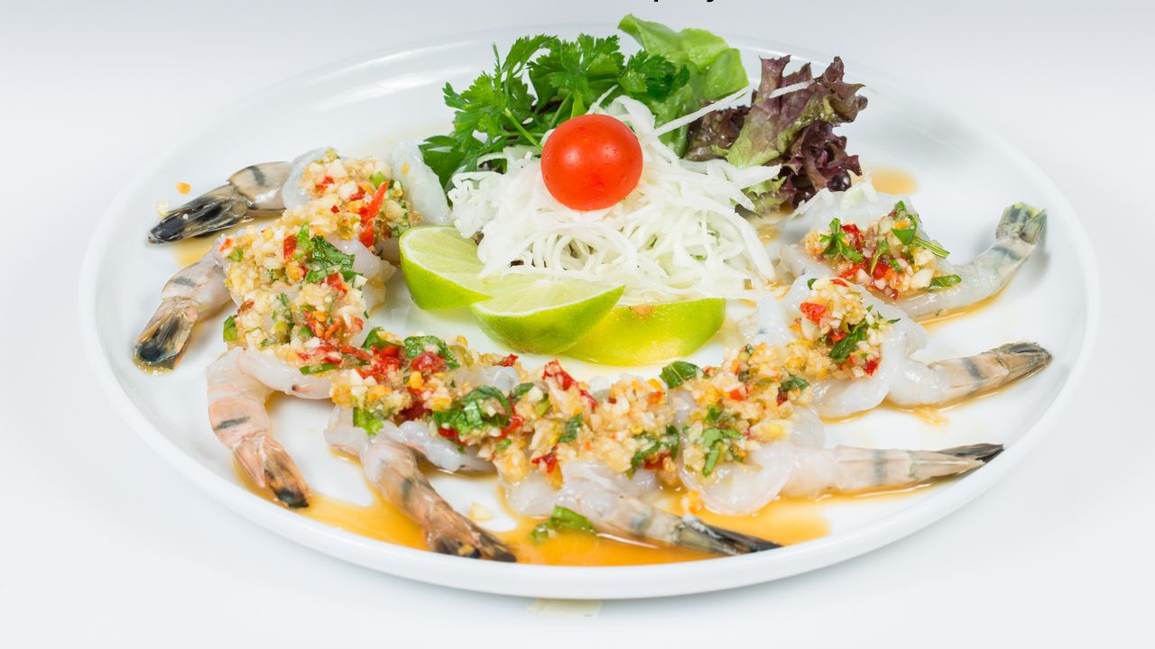 13. Goong Char Nam Pla