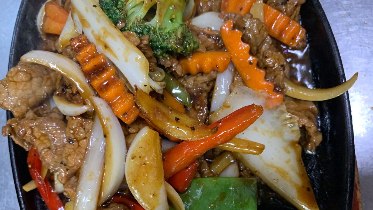 28. Sizzling Beef with Pepper Sauce