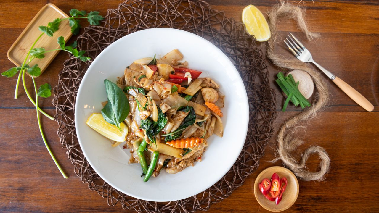 46. Pad Kee Mao