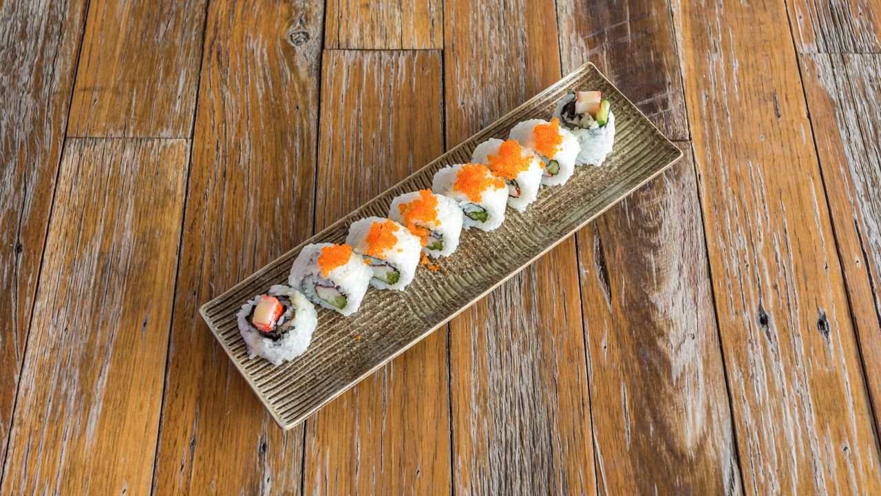 California Tobiko Roll - Yuzu flavour (8 Pieces)