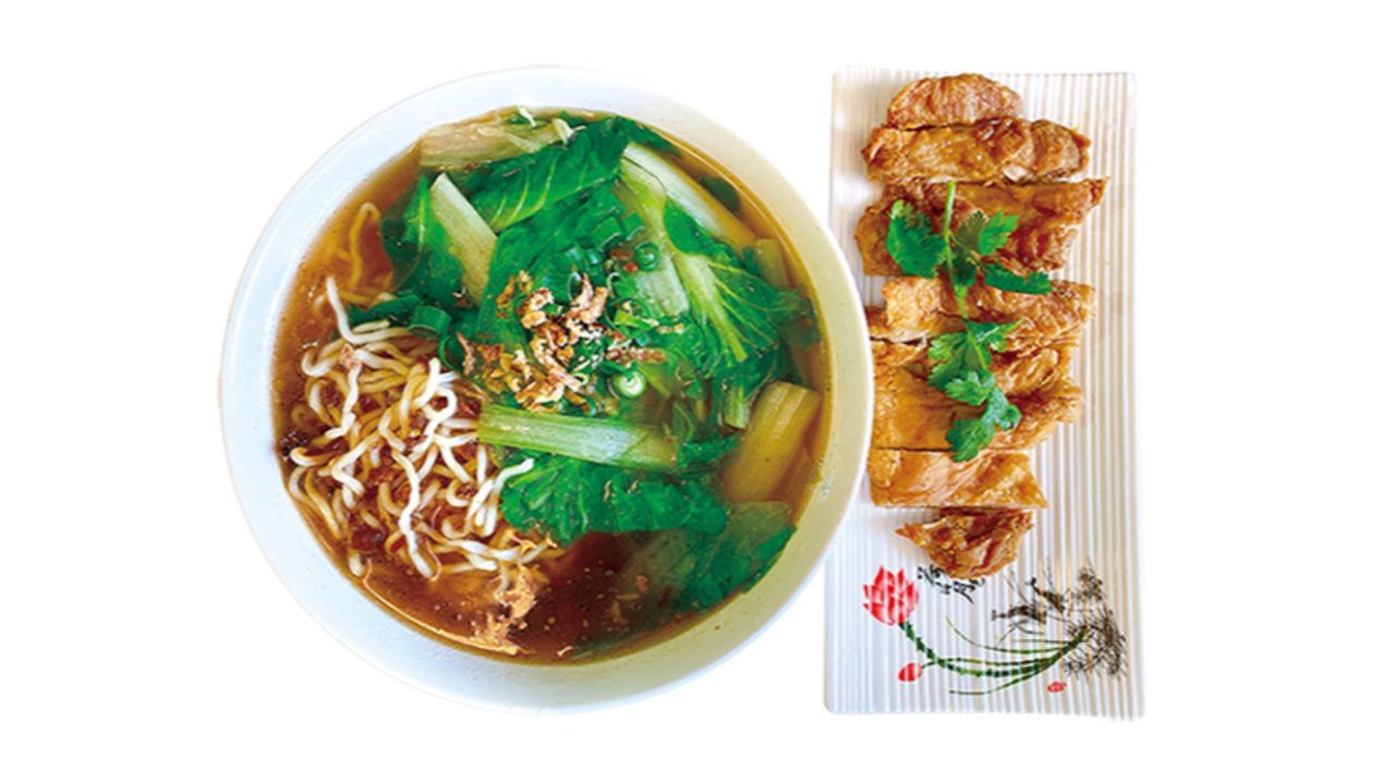 Deep Fried Chicken Fillet Noodle Soup