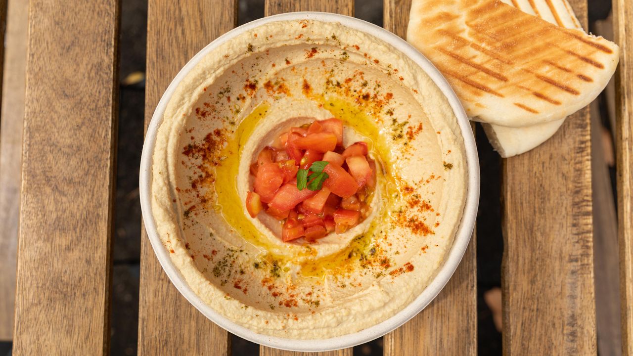 Hummus with Spicy Tomatoes