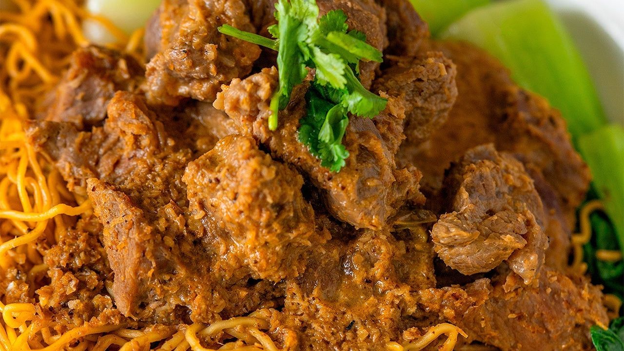 Rendang Beef with Dry Noodle