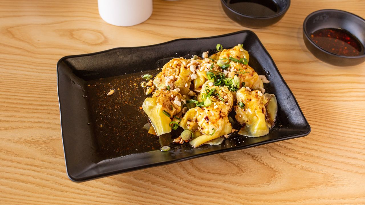 Pork Wonton and Chilli Oil (8pcs)