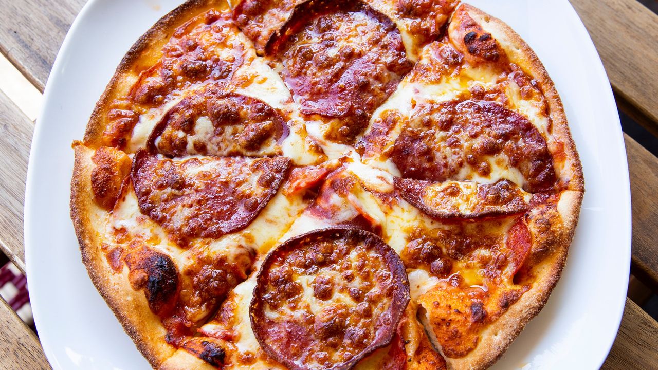Salami Pizza