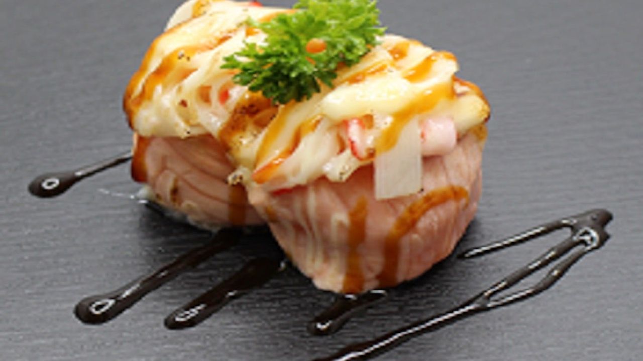 Seared Salmon & Crab Meat Salad (3 Pcs)