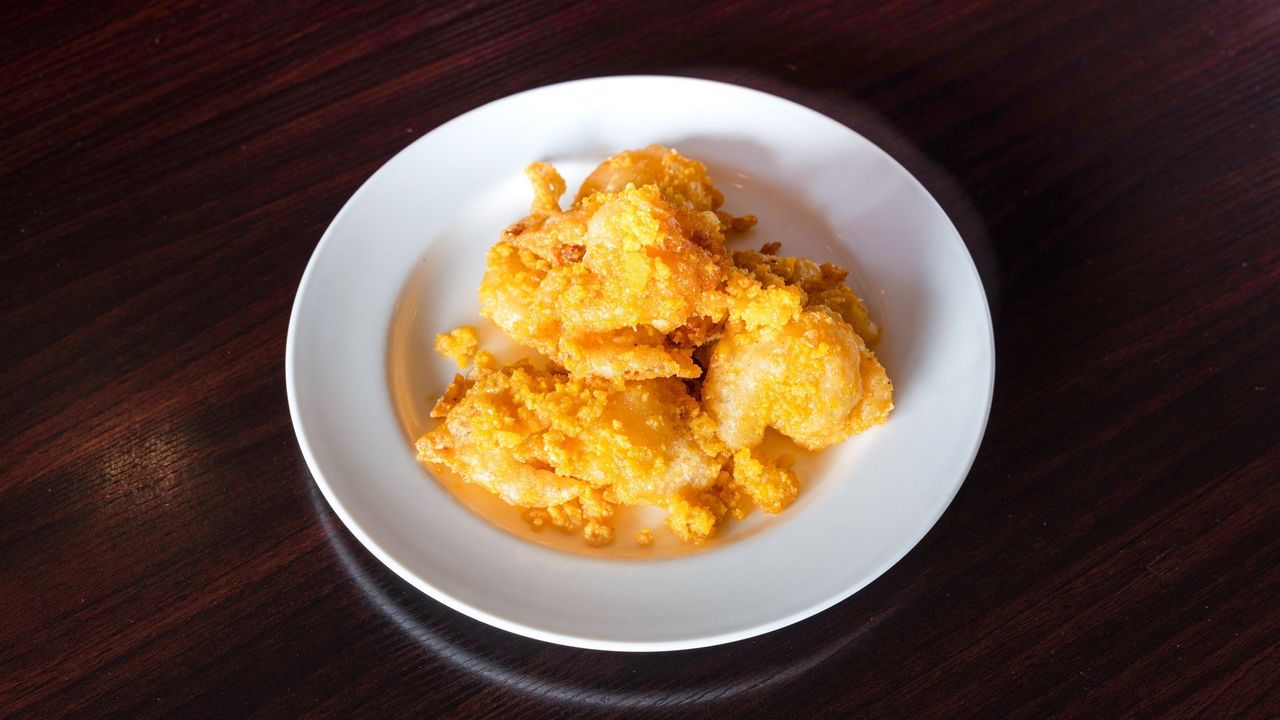 Stir-Fried Shelled Shrimps with Salted Egg Yolk