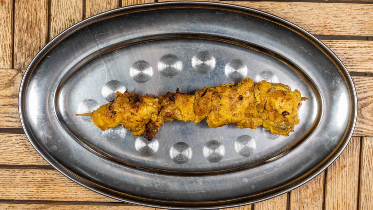 Shish Tawouk Charcoal Platter (2 Skewers)