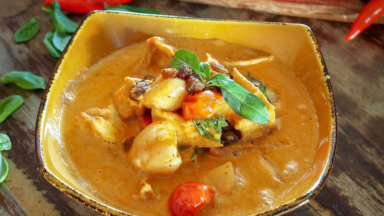 Red Curry Tofu w/ Pineapple & Lychee