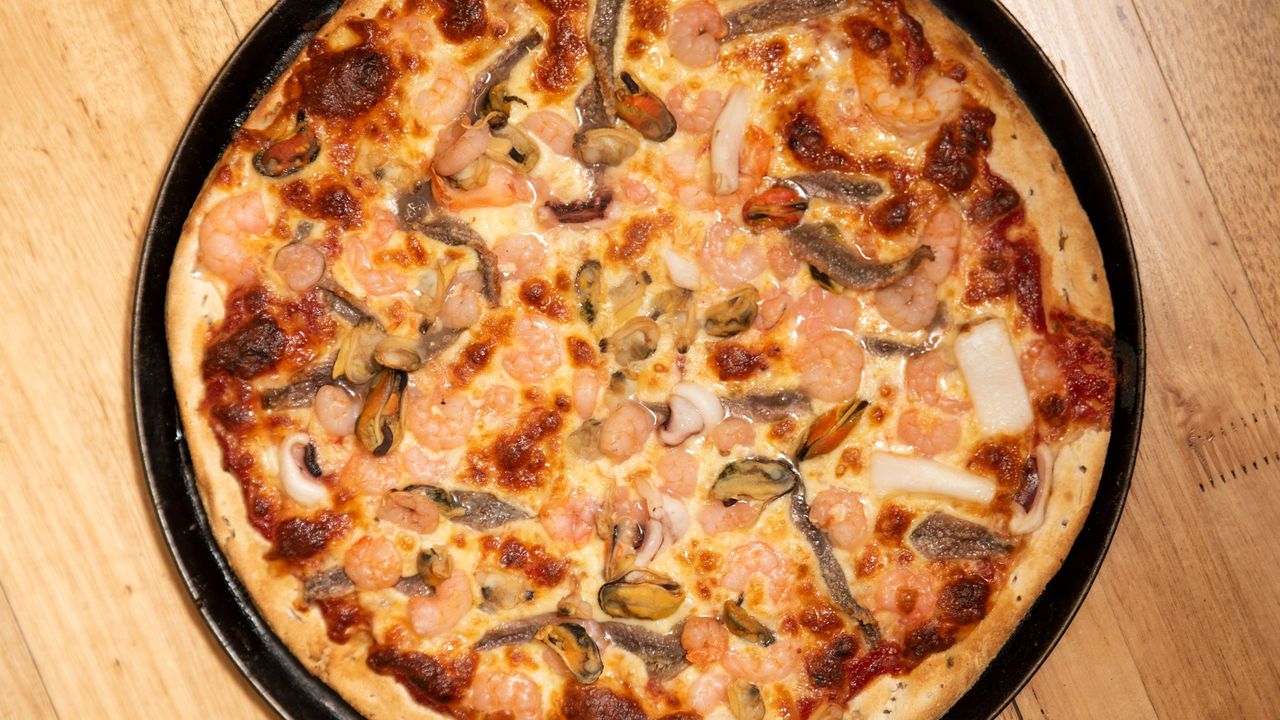 Seafood Pizza
