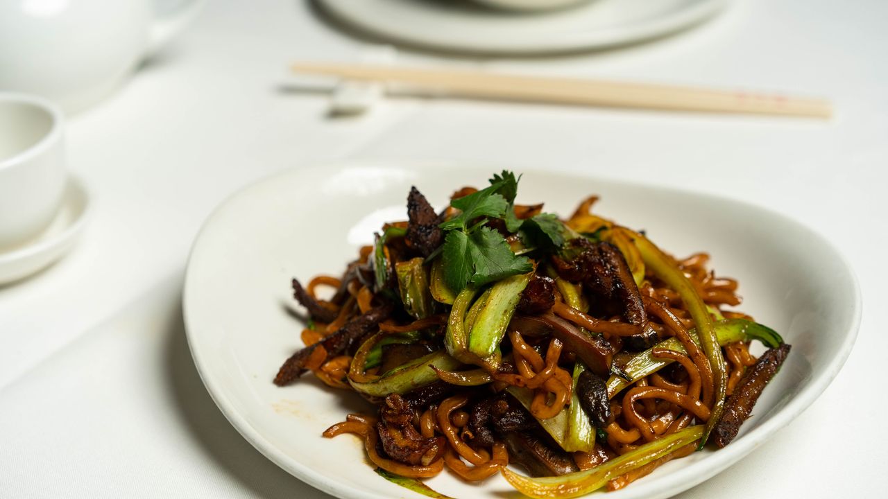 Peking Pull Noodle (Options Available) 炒拉面