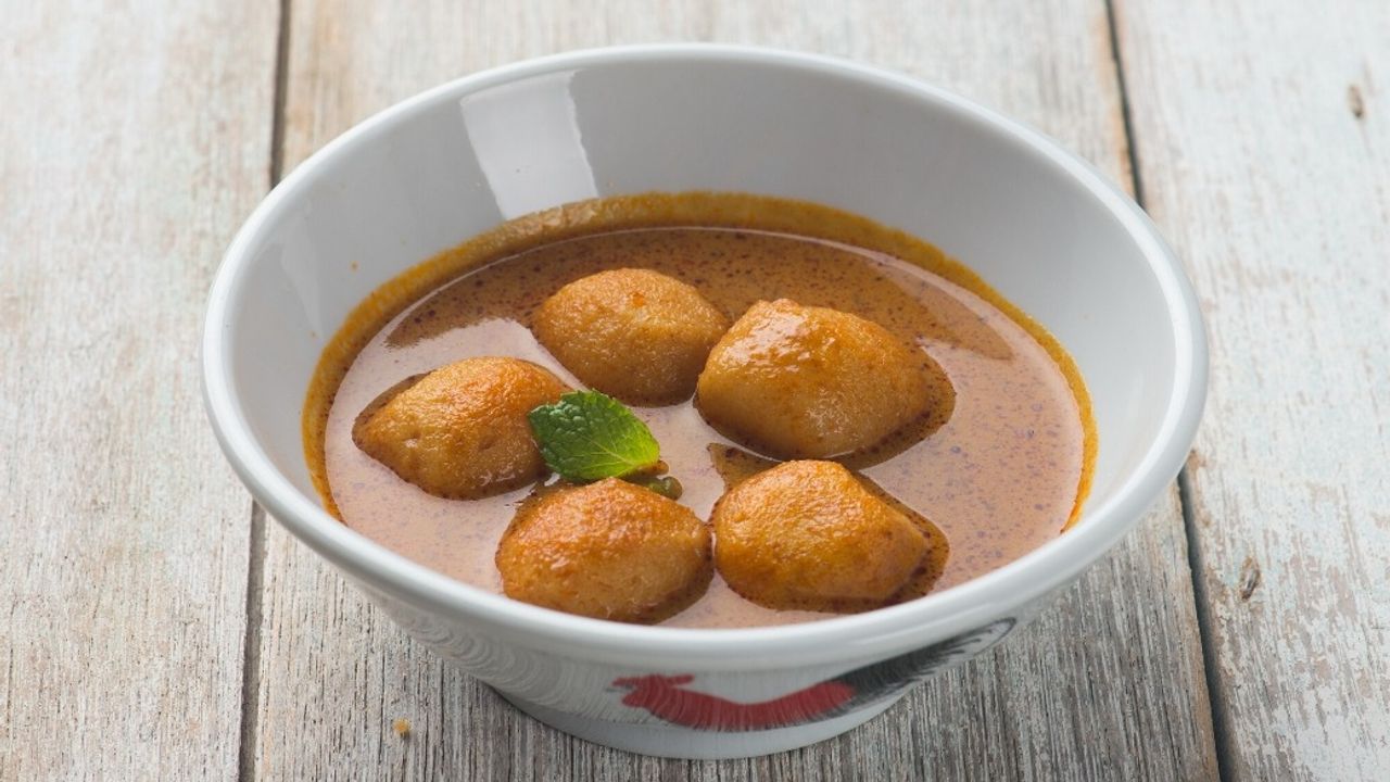 E9 Curry Fish Balls (8 Pcs.)