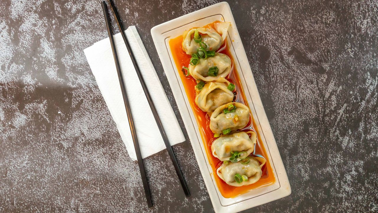 Wonton in Homemade Chili Sauce (6)