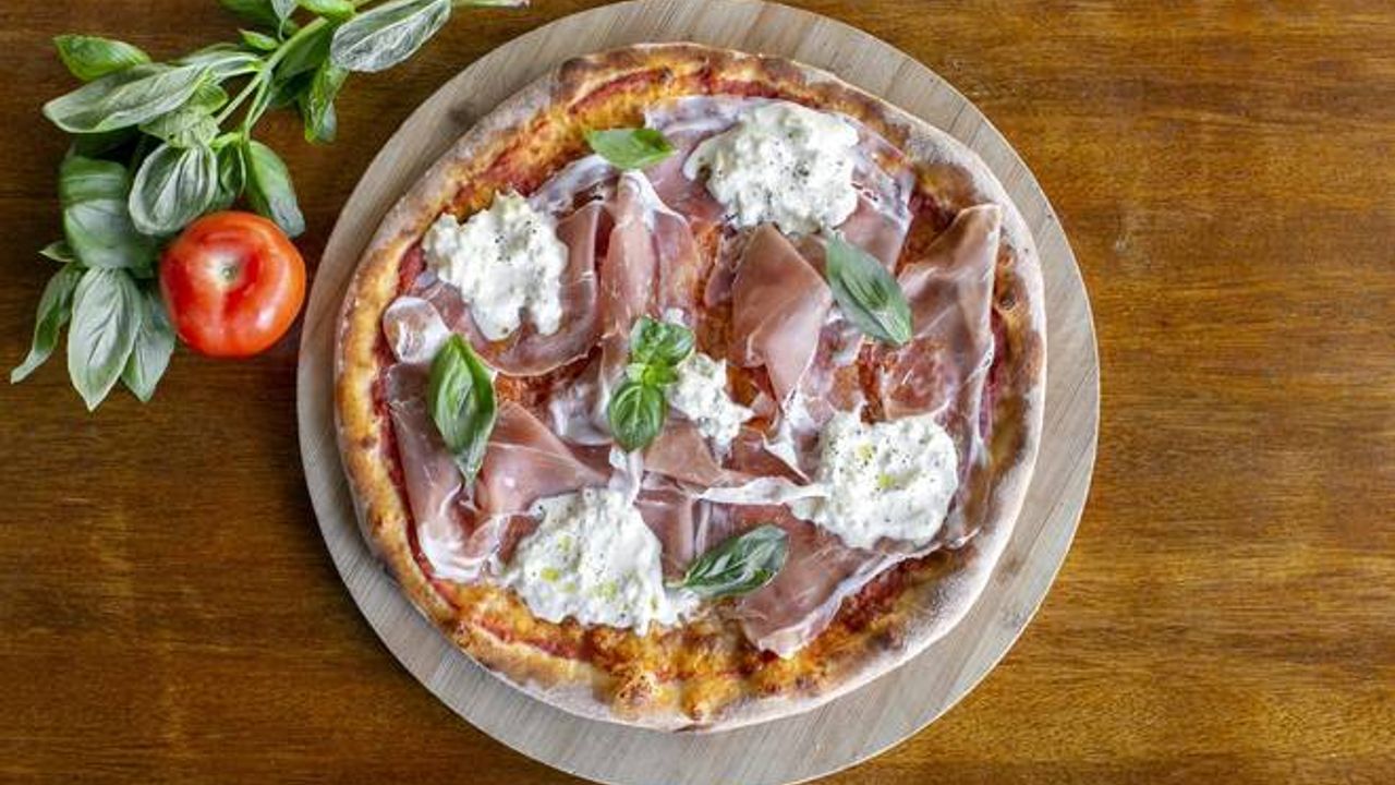 Stracciatella Pizza