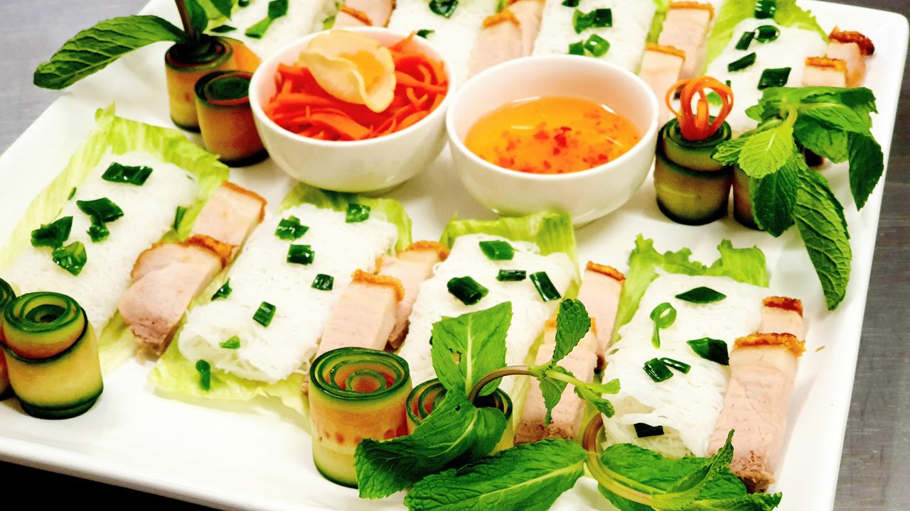 Banh Hoi - Roasted Crackling Pork