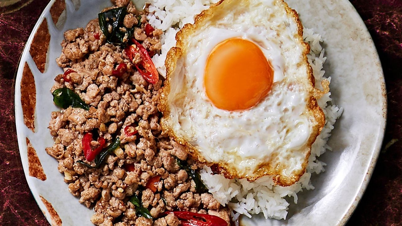 Pad Ka Pao Gai (Chilli Basil Minced Chicken)