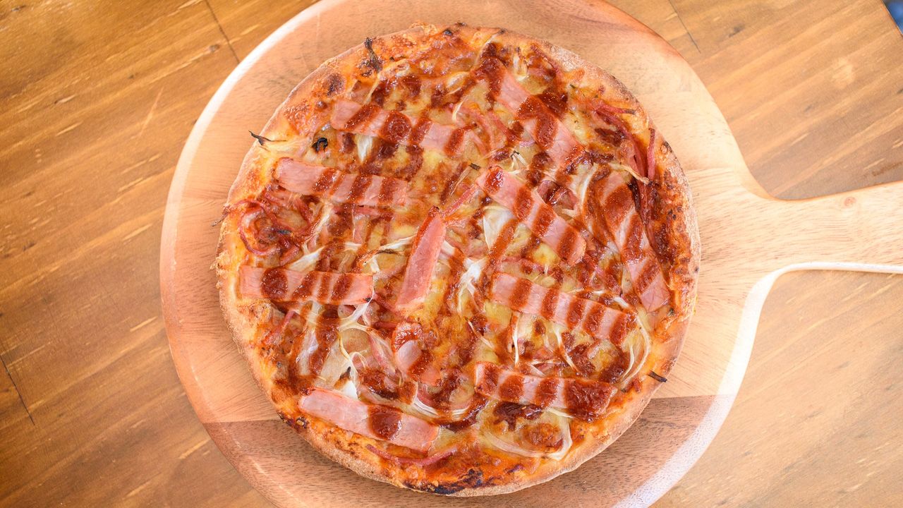 Meat Lovers Pizza (Medium)