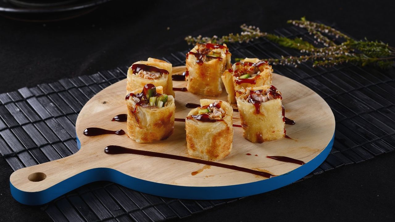 Shredded Peking Duck Roti (6pc)