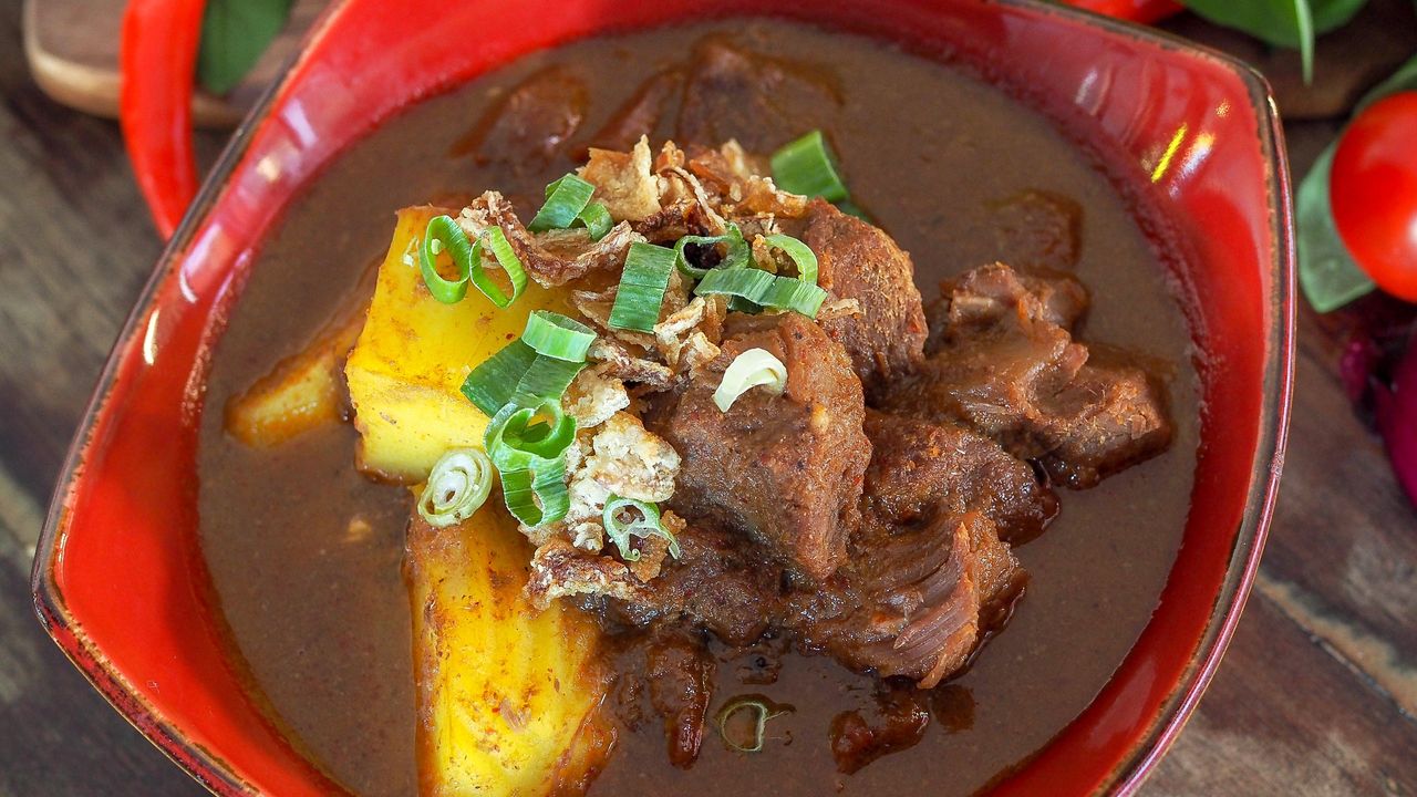 Slow Cooked Massaman Beef Curry