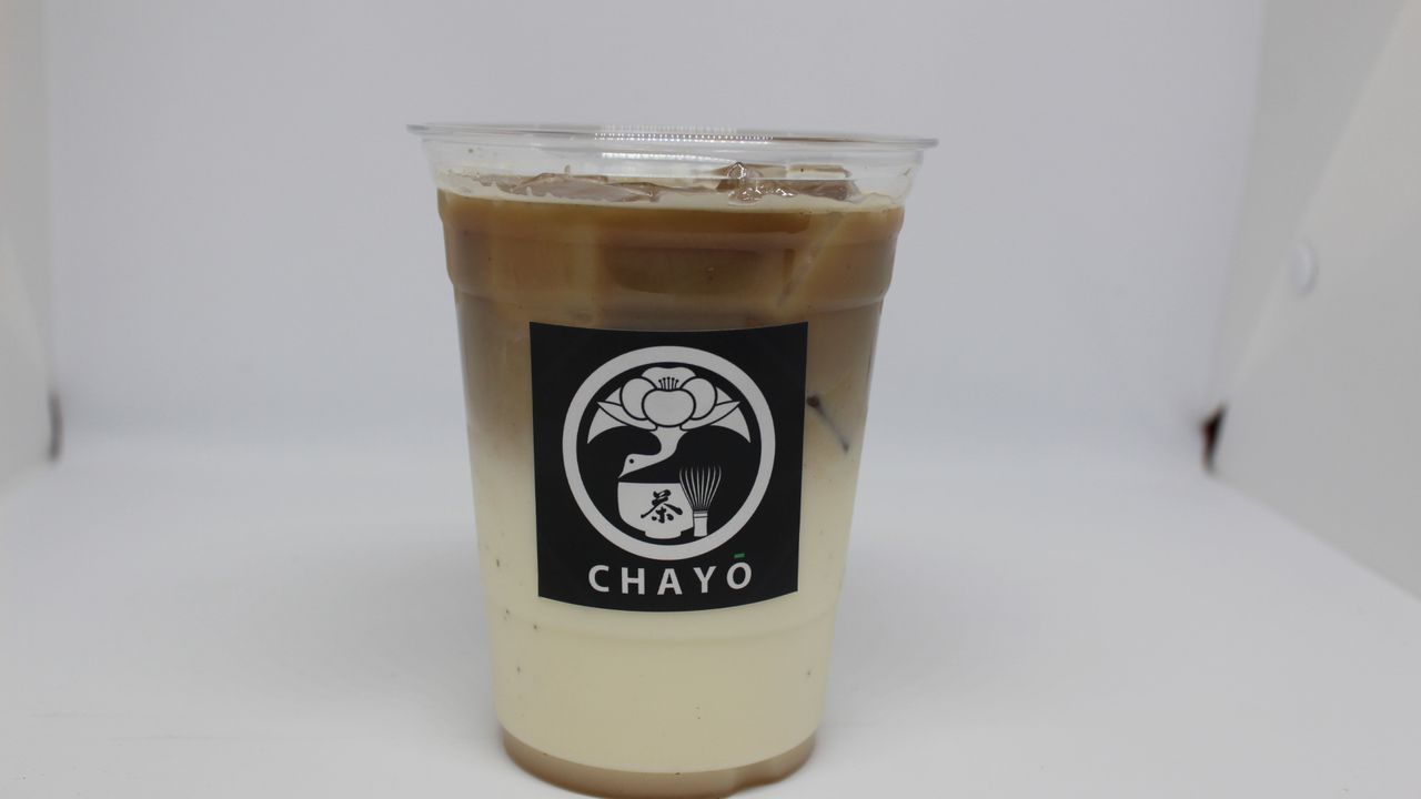 Iced houjicha latte