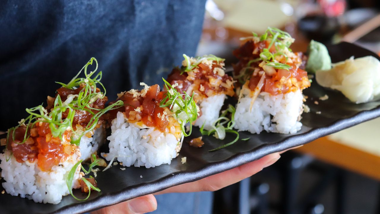 Spicy Tuna Sushi Roll