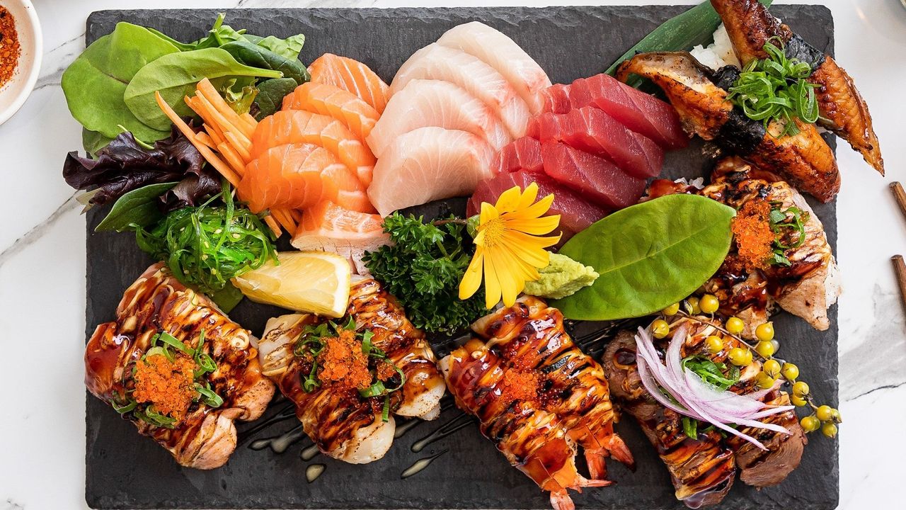 Assorted Sushi (5p) & Sashimi (9pcs)