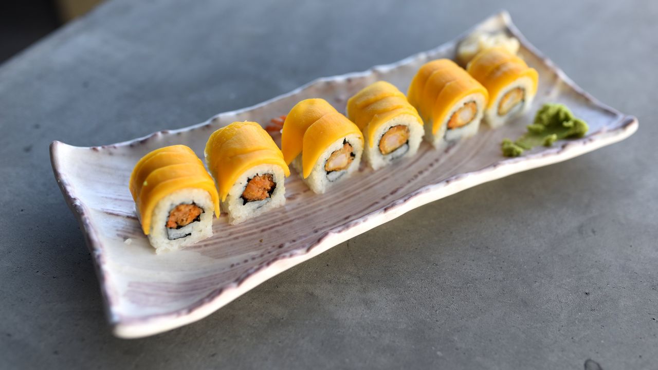 Shrimp Roll with Mango