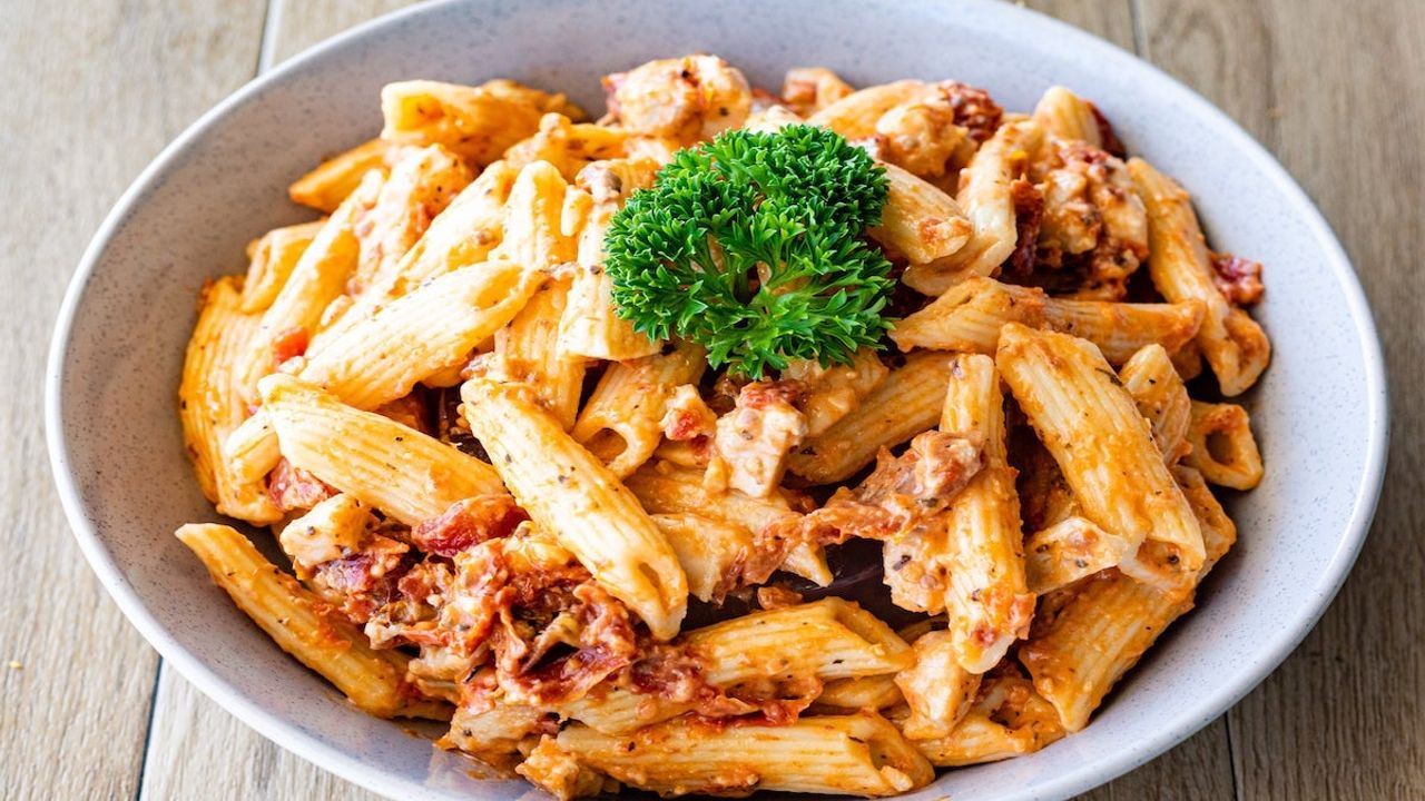 Chicken and Sun-dried Tomato Pasta Salad