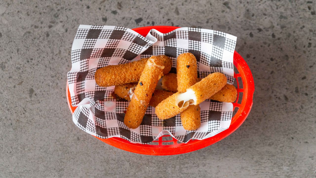 Mexican Mozzarella Sticks (5 Pieces)