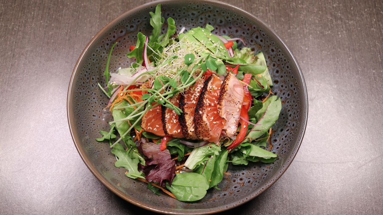 Salmon tataki Salad