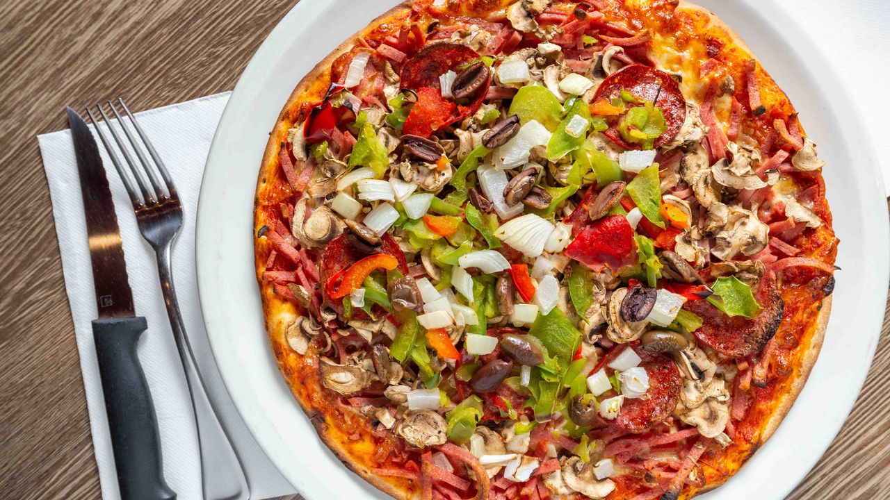 Jovani Special Traditional Pizza