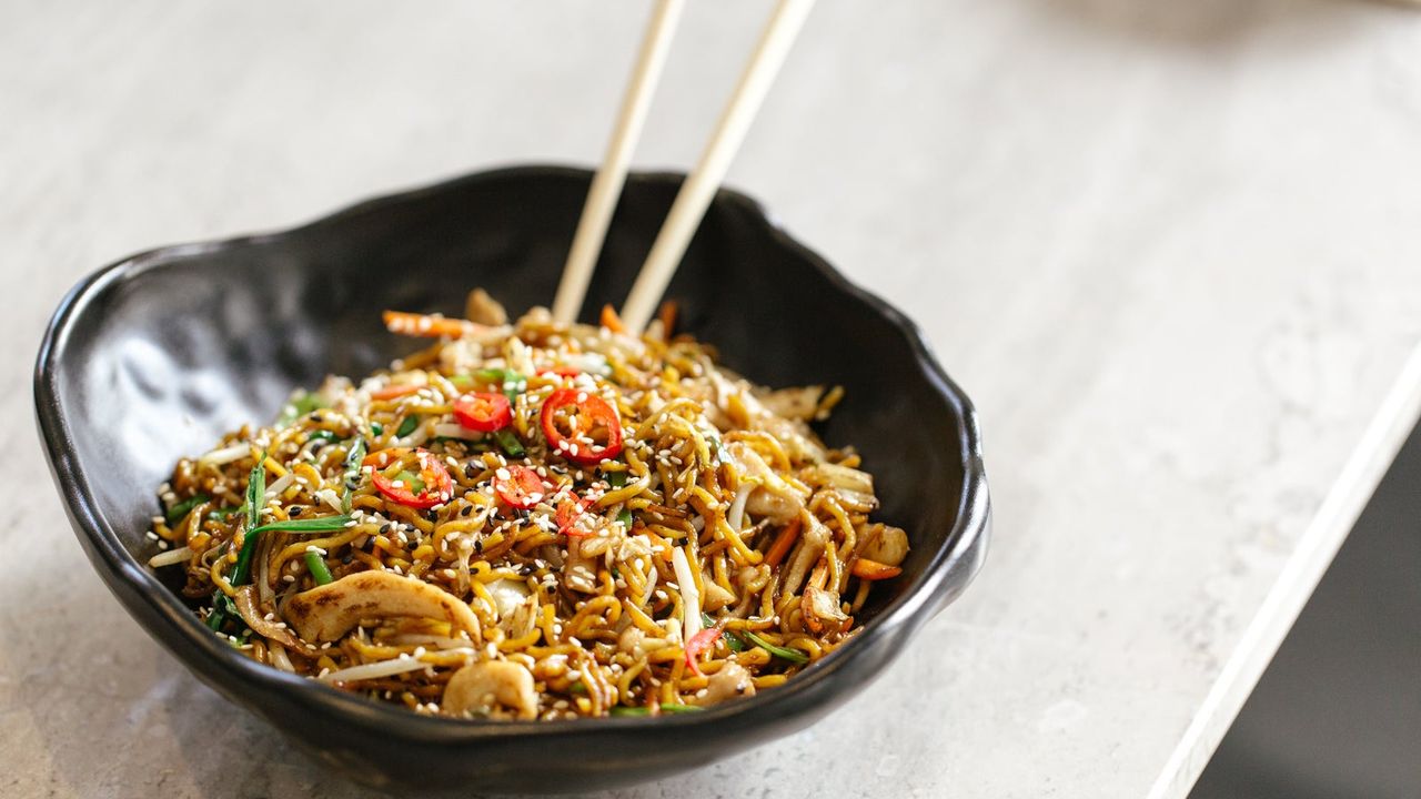 Stir Fried Egg Noodles with Chicken
