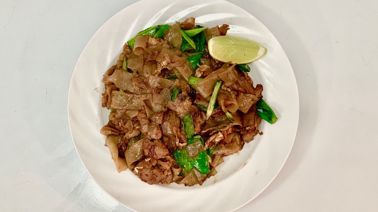 Pad See Ew with pork ผัดซีอิ๊วหมู