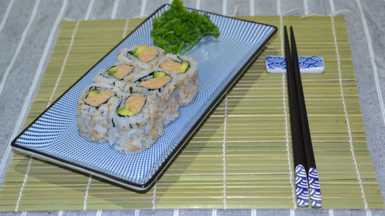 Tuna Salad & Avocado Small Roll (6pc)