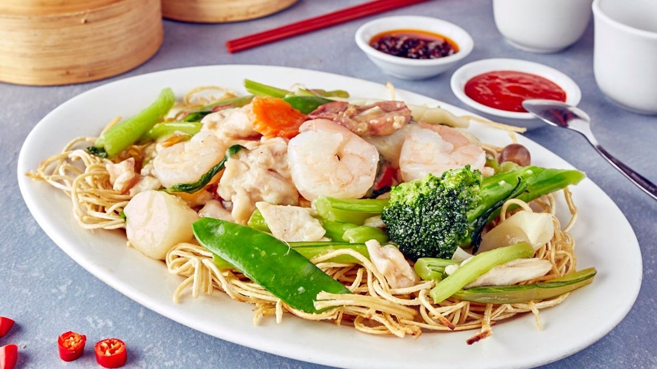 Fried Noodle & Fresh Vegetable