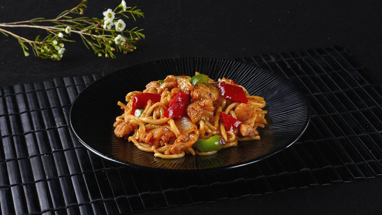 Stir Fried Noodles with Gong Bao Chicken