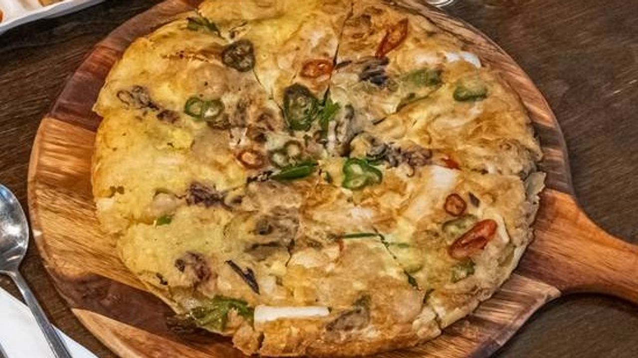 E9. Seafood Spring Onion Pancake / Haemul Pa Jeon